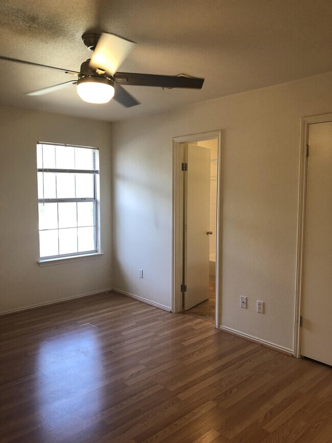 Building Photo - 9709 Sugar Hill Dr