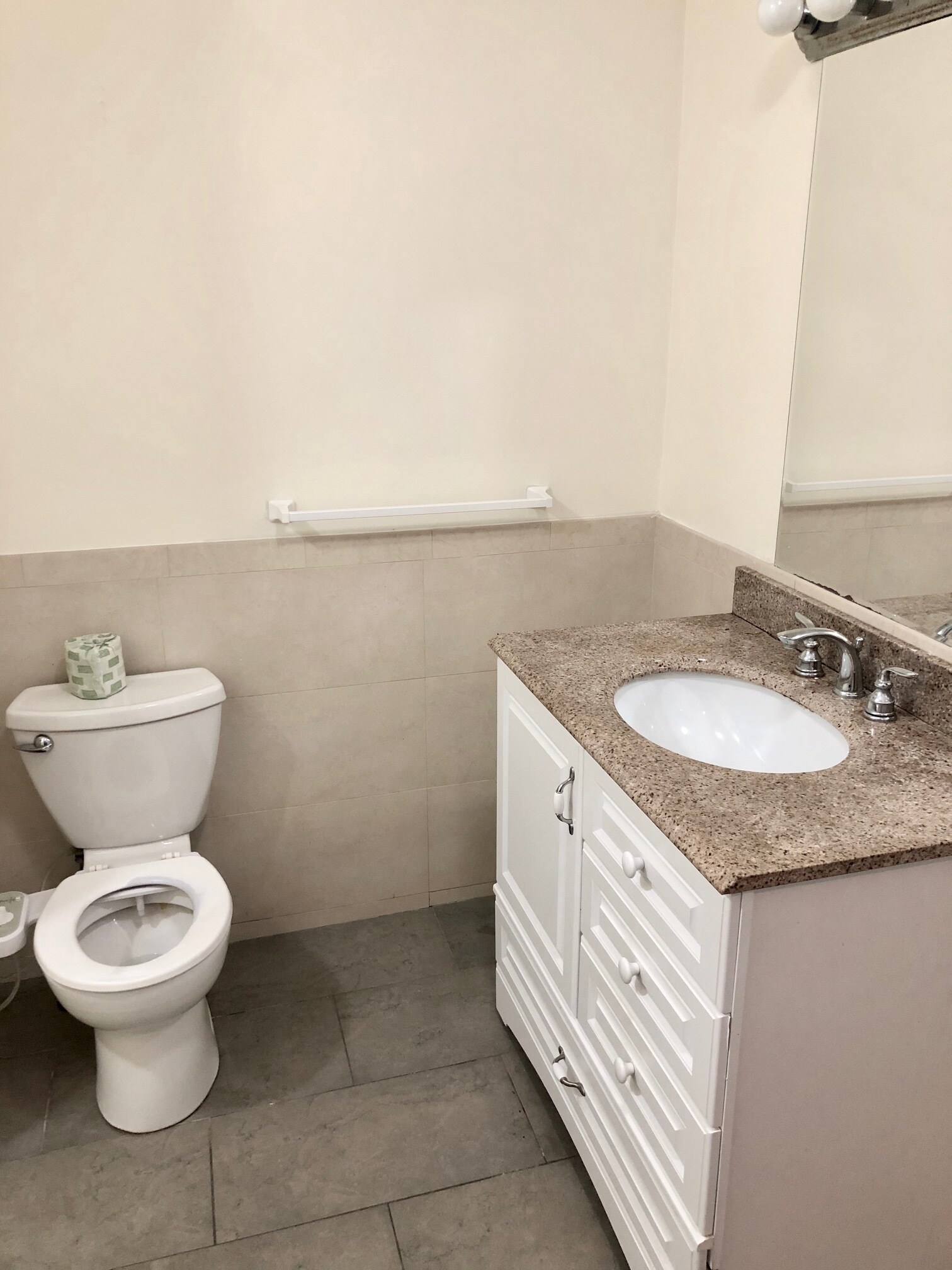 Building Photo - 14 Schiller St