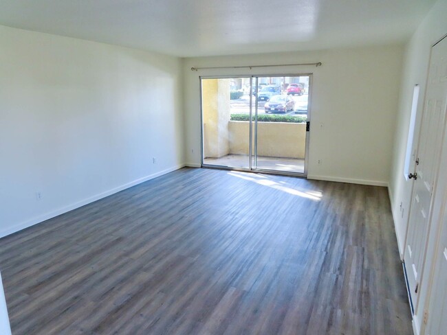 Building Photo - 3 bed, 2 bath Condo in San Diego's Linda V...