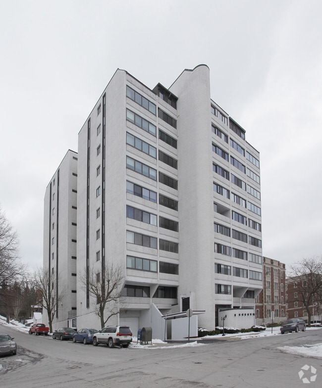 Building Photo - Plaza 550