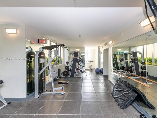 Building Photo - 888 Brickell Key Dr