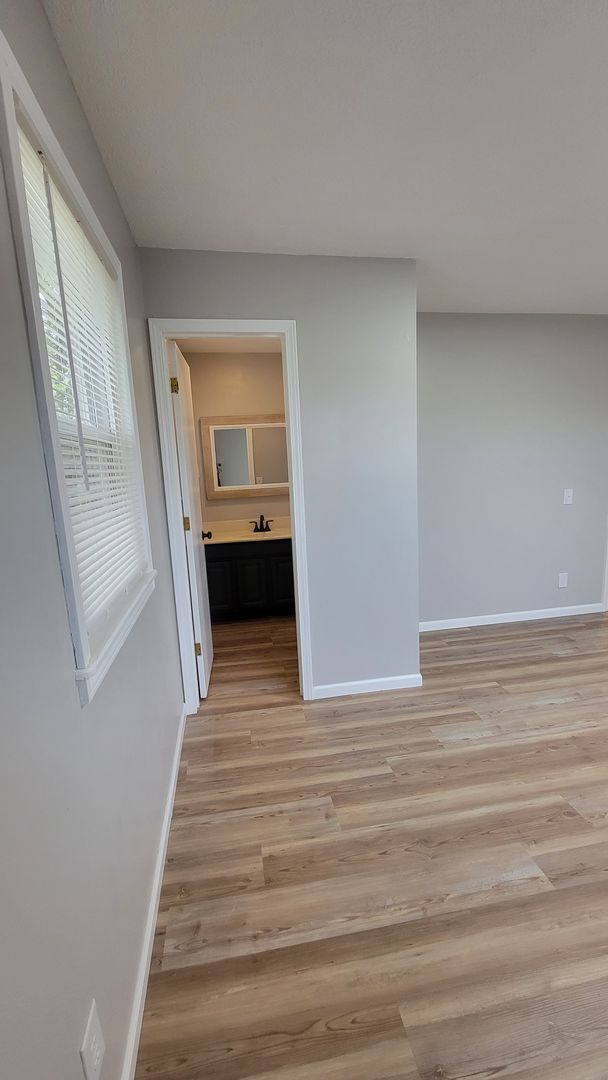 Building Photo - SPACIOUS NEWLY REMODELED 3 Bedroom | 1.5 B...
