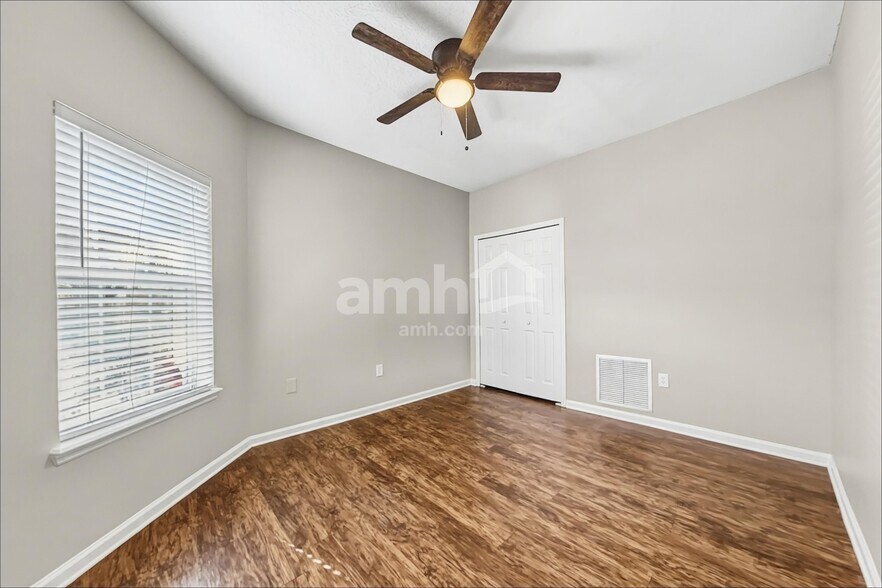 Building Photo - 2724 Creekfront Dr