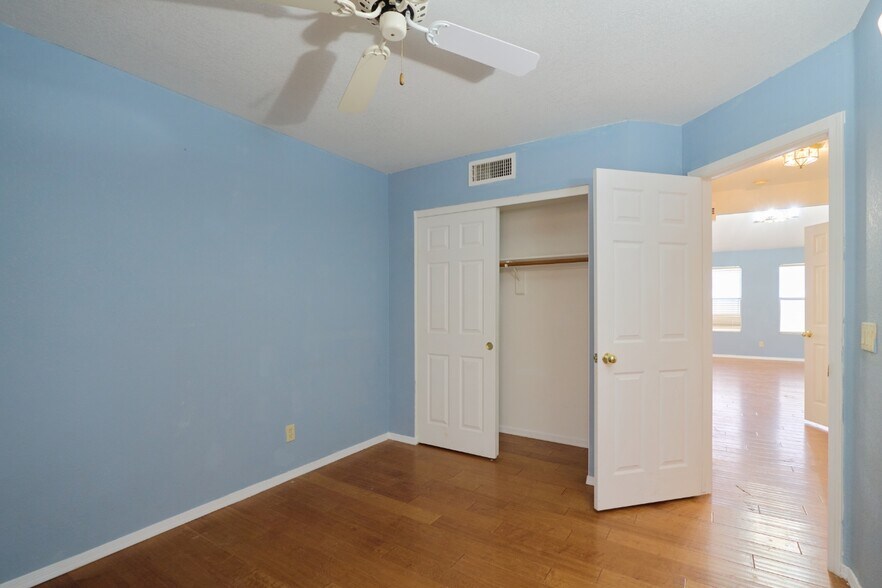 Building Photo - 1317 N Palmsprings Dr