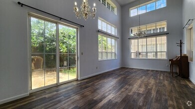 Building Photo - 4 bedroom, 2.5 bath Single Family Home in ...