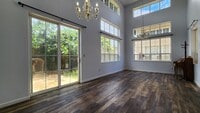 Building Photo - 4 bedroom, 2.5 bath Single Family Home in ...