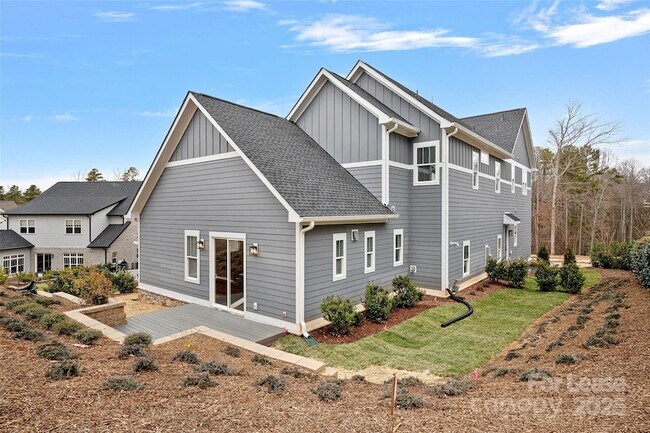 Building Photo - 805 Naples Dr