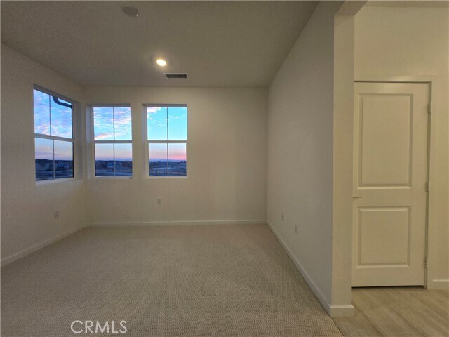 Building Photo - 5961 Huntington Dr