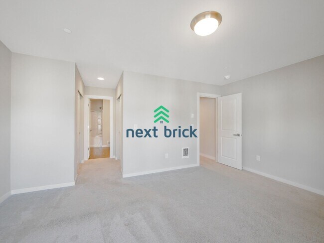 Building Photo - 3 Bed and 3 Bath Stunning Townhome is Available for Rent!