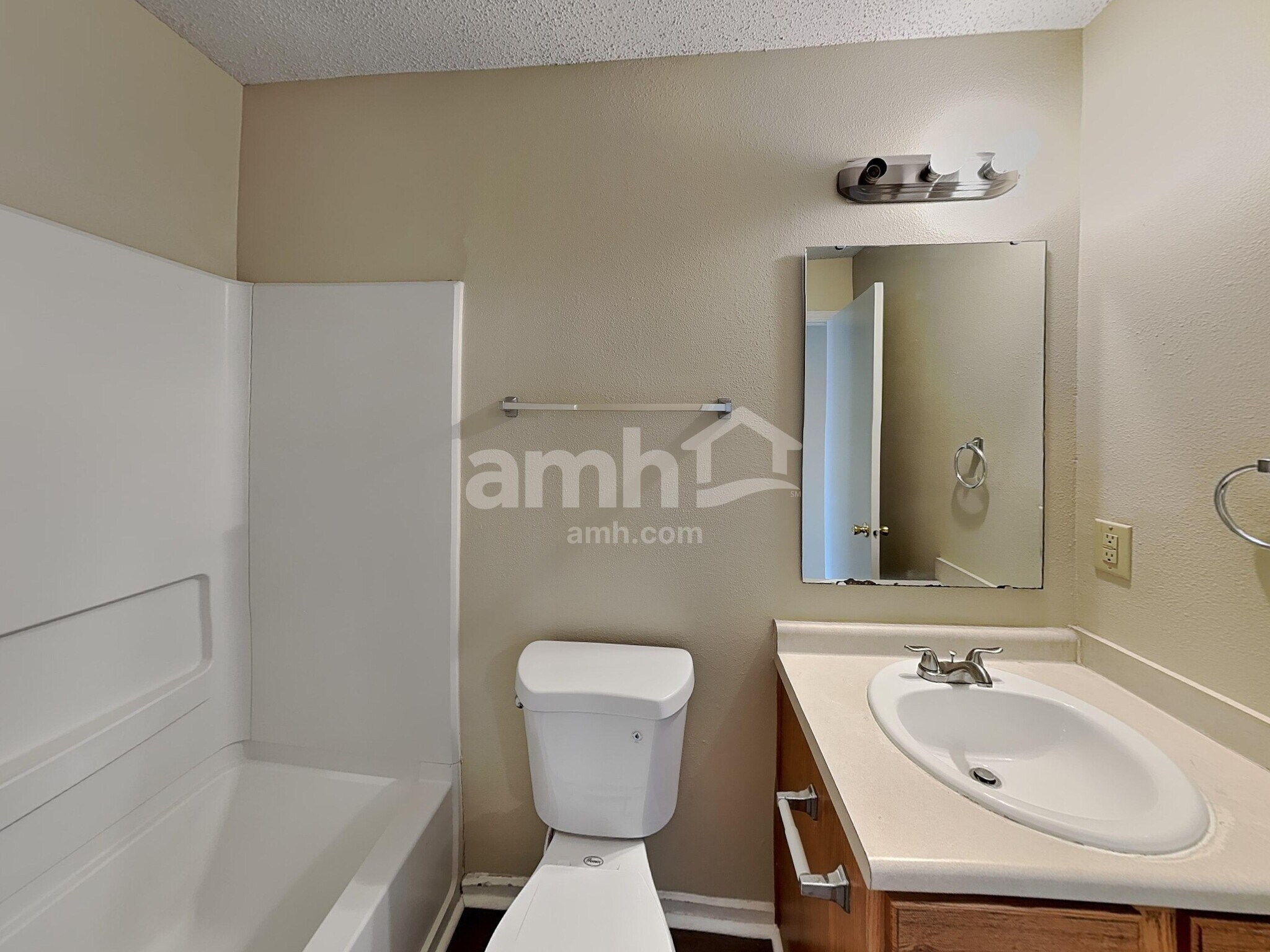 Building Photo - 8845 Limberlost Ct