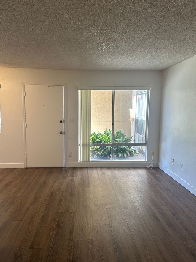 Building Photo - 7434 Mesa College Dr