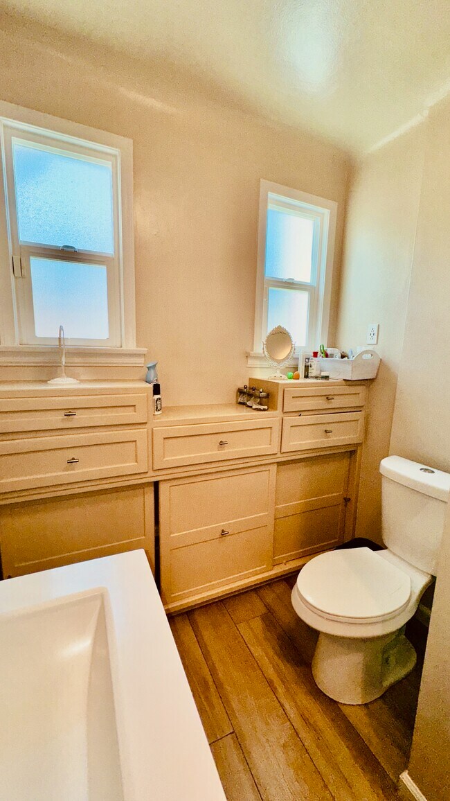 Building Photo - 2565 Kansas Ave