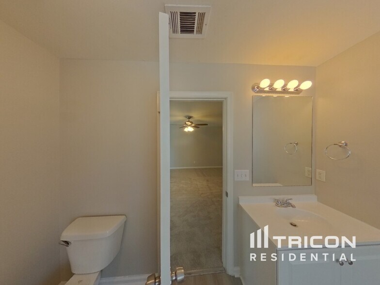 Building Photo - 455 Abbey Pl