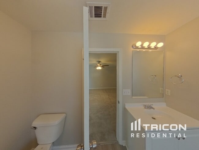Building Photo - 455 Abbey Pl