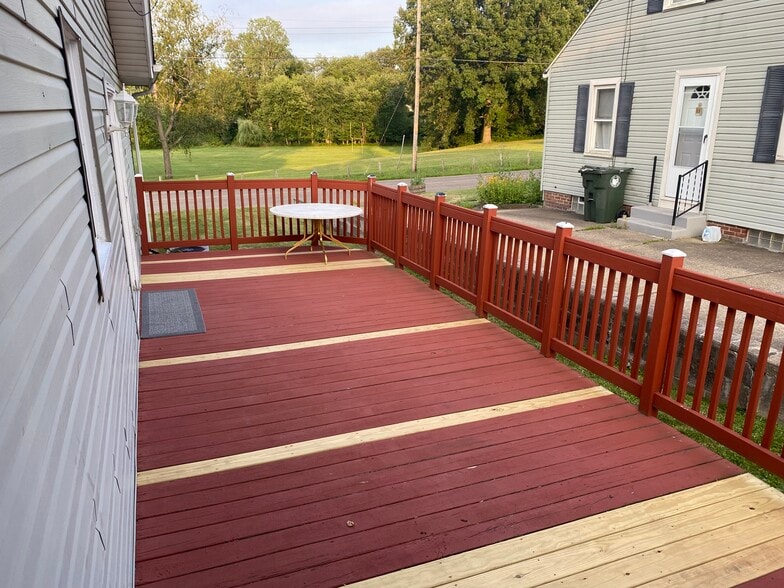 Building Photo - 2617 Maple Ave NE