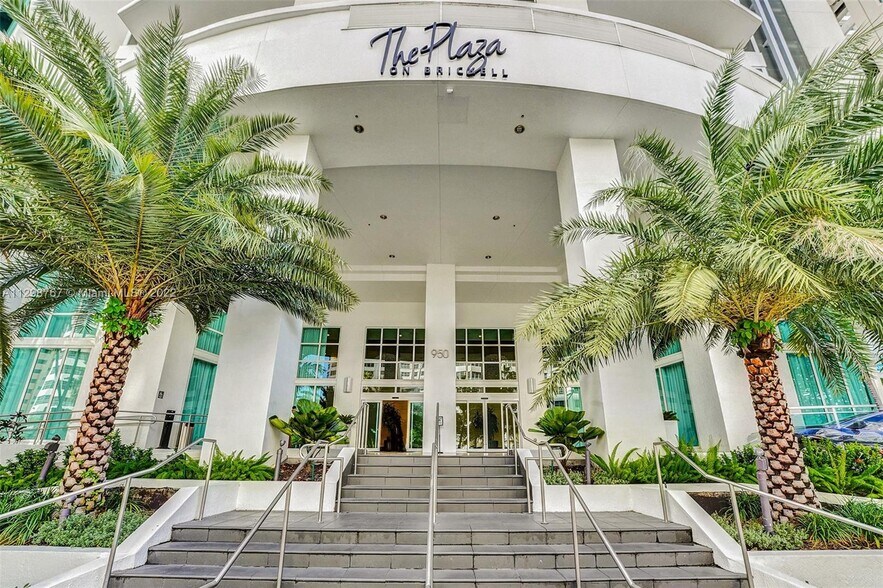 Building Photo - 950 Brickell Bay Dr