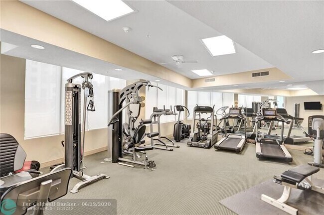 Building Photo - 111 SE 8th Ave