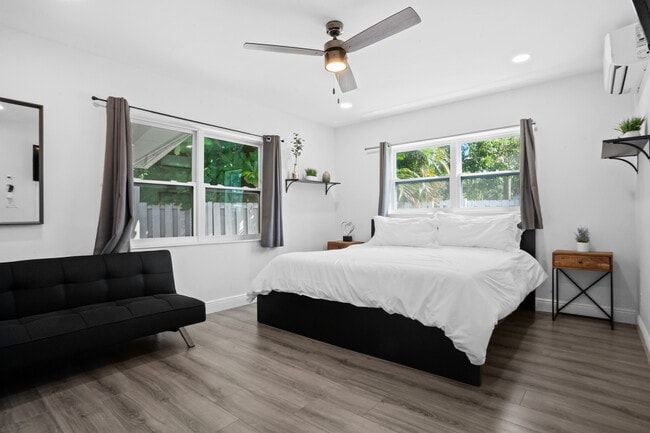 Building Photo - 2023 NE 15th Ave