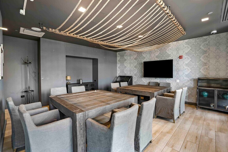 Building Photo - 167 W Superior St