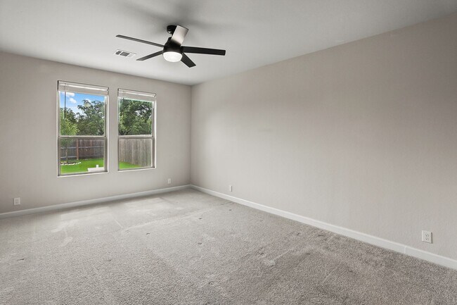 Building Photo - 4 Bedroom/3 bath home Southglen Subdivision