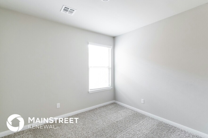 Building Photo - 916 NW 6th St