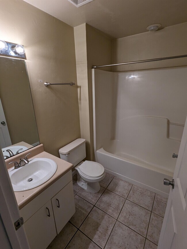 Building Photo - 729 Wailes St
