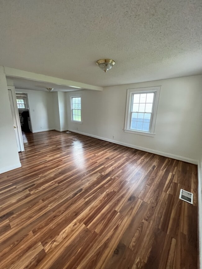 Building Photo - 215 Radnor St