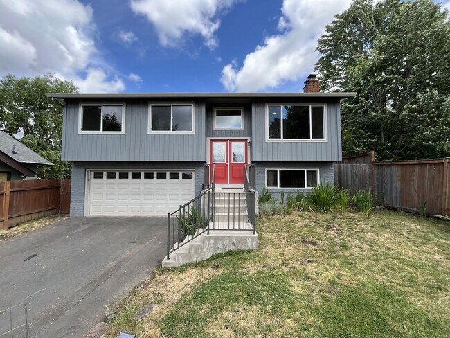 Building Photo - Spacious Milwaukie Home with Bonus Room, Large Fenced Yard and Shed/Workshop