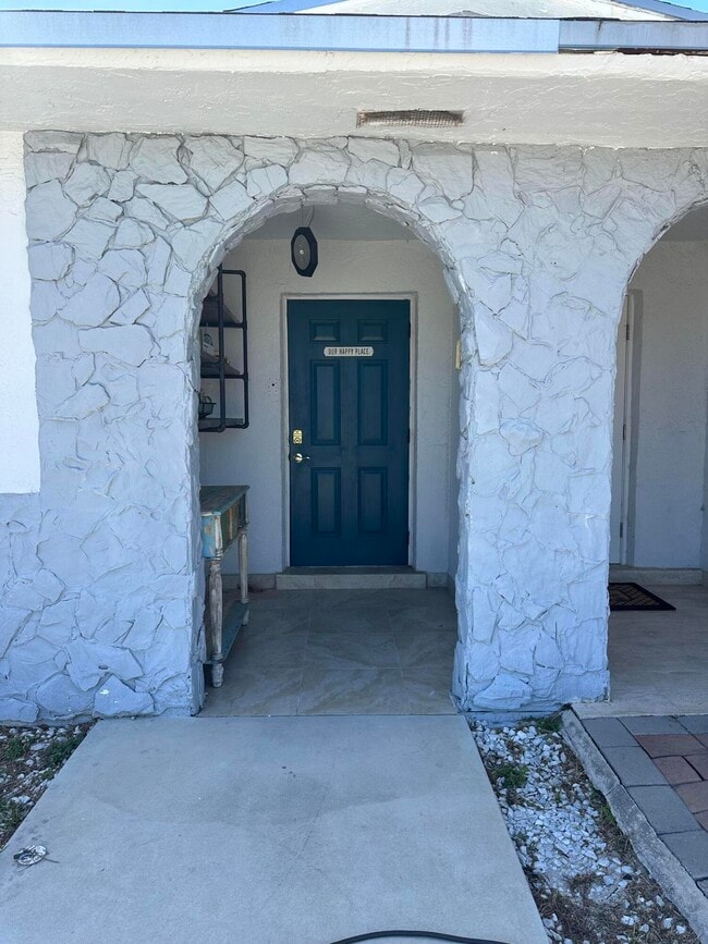 Building Photo - 5605 SW 24th Ave