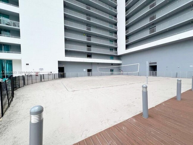 Building Photo - 888 Biscayne Blvd