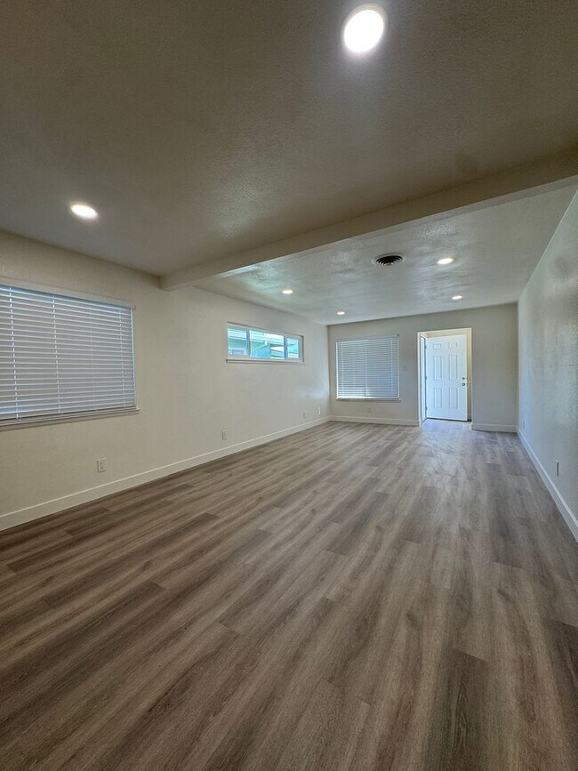 Building Photo - Samantha Way