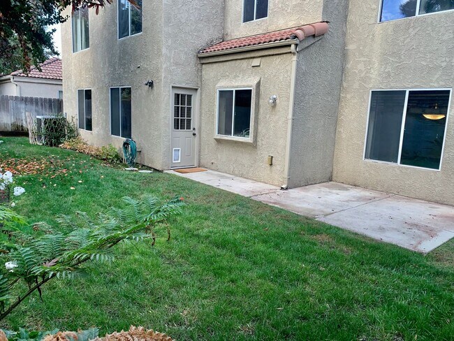Building Photo - Beautifully Updated 4/2.5 near Woodward Park