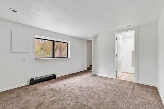 Building Photo - 1338 Homestead Ave
