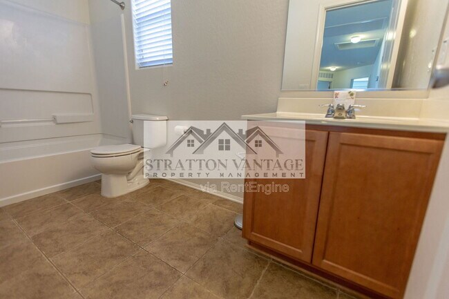 Building Photo - 928 S Hawk Ln