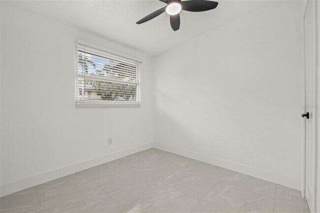 Building Photo - 2134 Catalina Dr