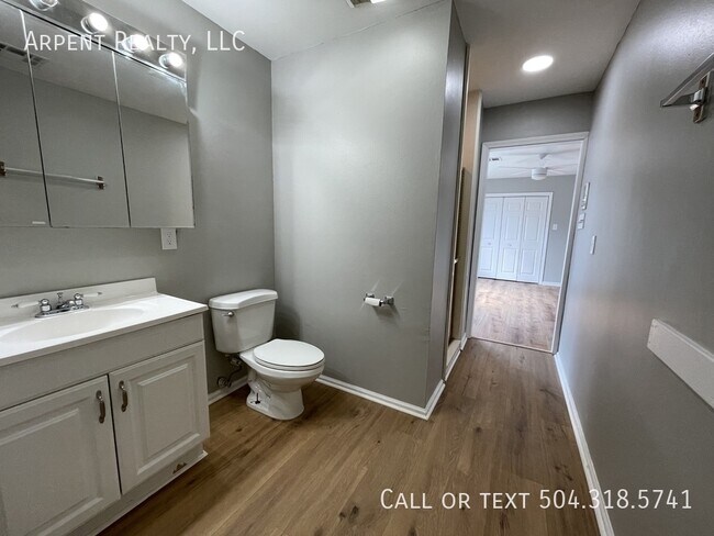 Building Photo - 2121 Montesquieu St