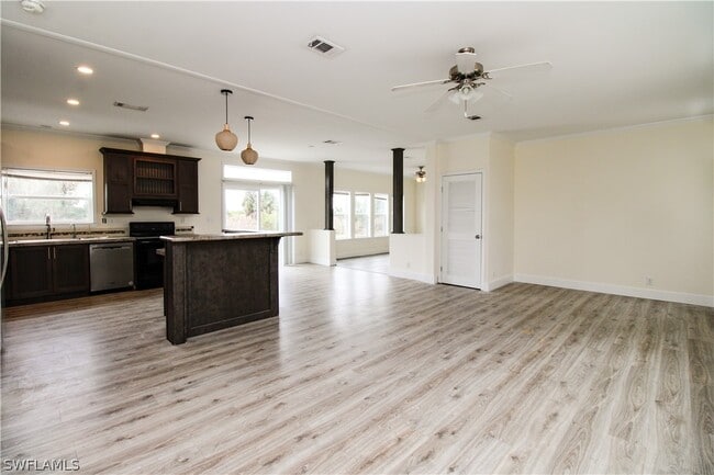 Building Photo - 4660 43rd Ave NE