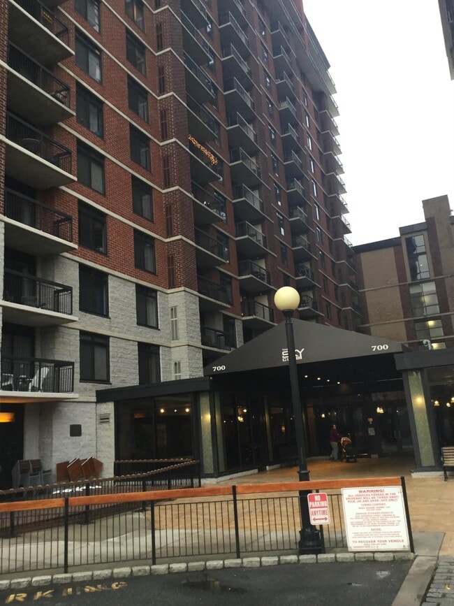 Building Photo - 700 1st St