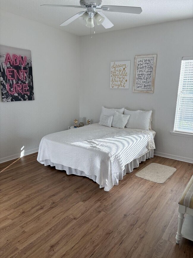 Building Photo - three bedroom, two bath home in the Countr...