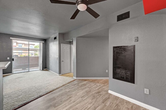 Building Photo - Ground Floor 2BD/2BA Condo in Gated Hender...