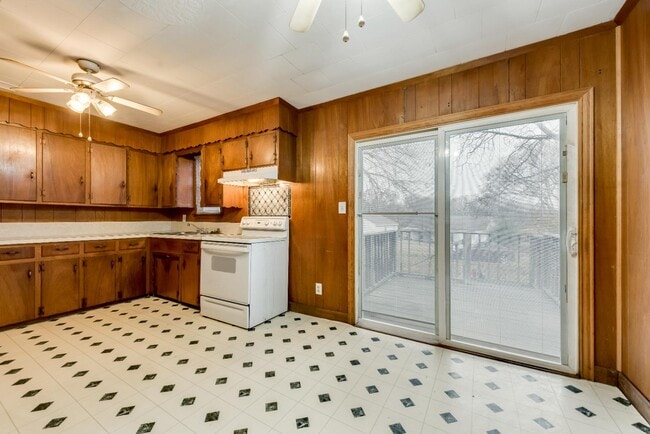 Building Photo - 223 E Kingsbridge Dr