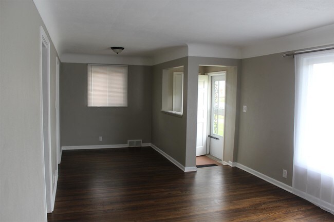 Building Photo - 24521 Phlox Ave