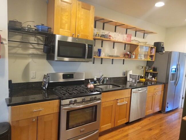 Building Photo - Charming 2 BR/1 BA Condo in Brentwood!