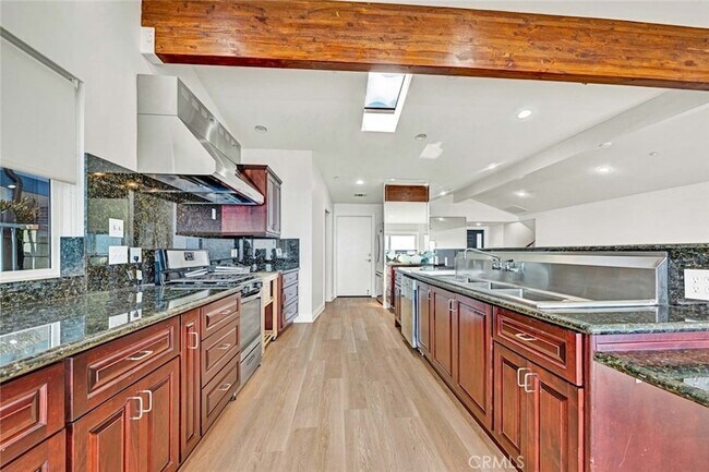 Building Photo - 3921 Calle Real