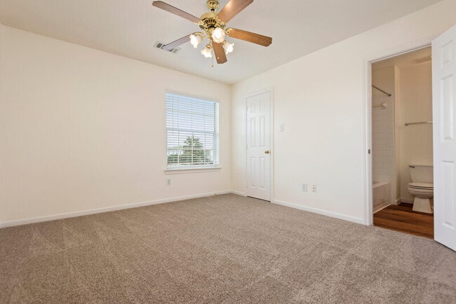 Building Photo - 2103 Aruba Calle