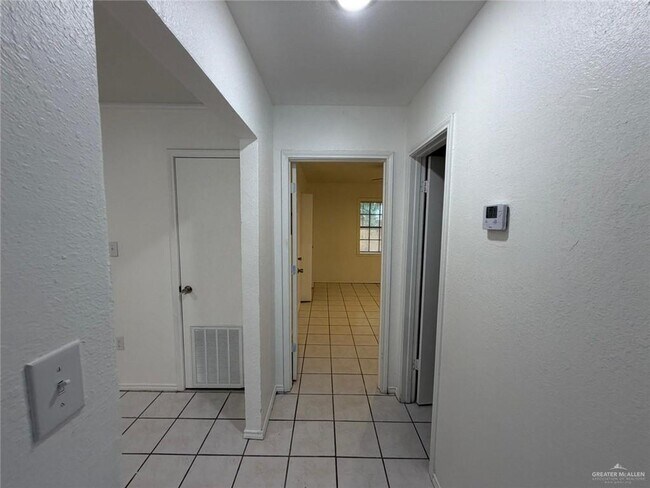 Building Photo - 11 W Mile 17 1/2 Rd