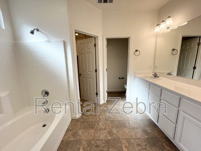 Building Photo - 1487 Bianchi Ln
