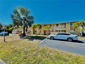 Building Photo - 706 SE 13th Ct