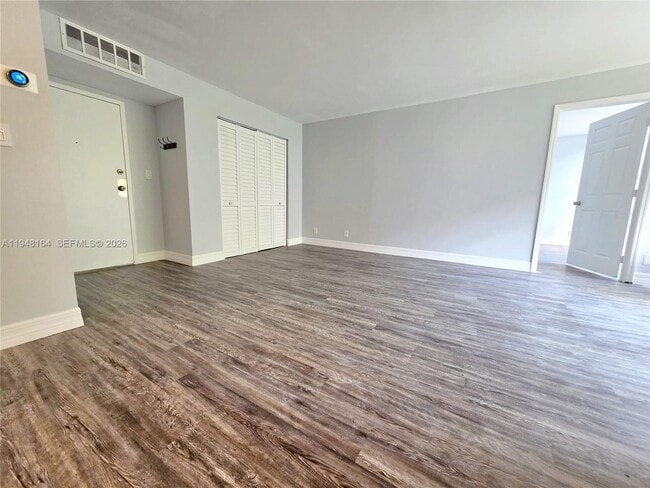 Building Photo - 17021 N Bay Rd