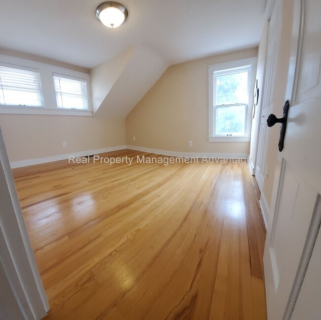 Building Photo - Craftsman Style, Modern Amenities Steps fr...